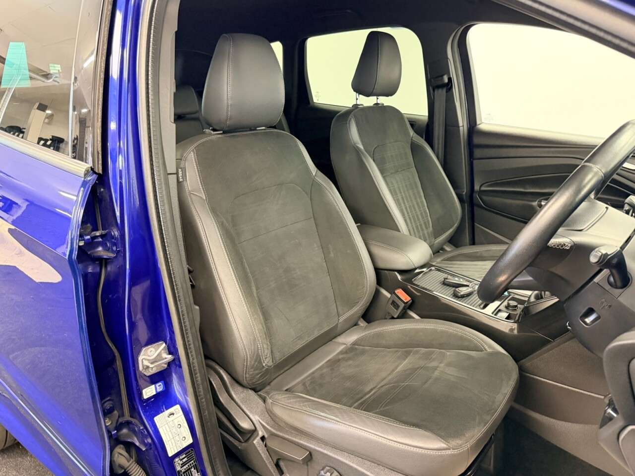 A 2017 FORD KUGA 2.0 TDCi ECOBLUE ST-LINE AWD 4WD 180 BHP + SAT NAV + PARKING SENSORS SIX MO A 2017 FORD KUGA 2.0 TDCi ECOBLUE ST-LINE AWD 4WD 180 BHP + SAT NAV + PARKING SENSORS SIX MO