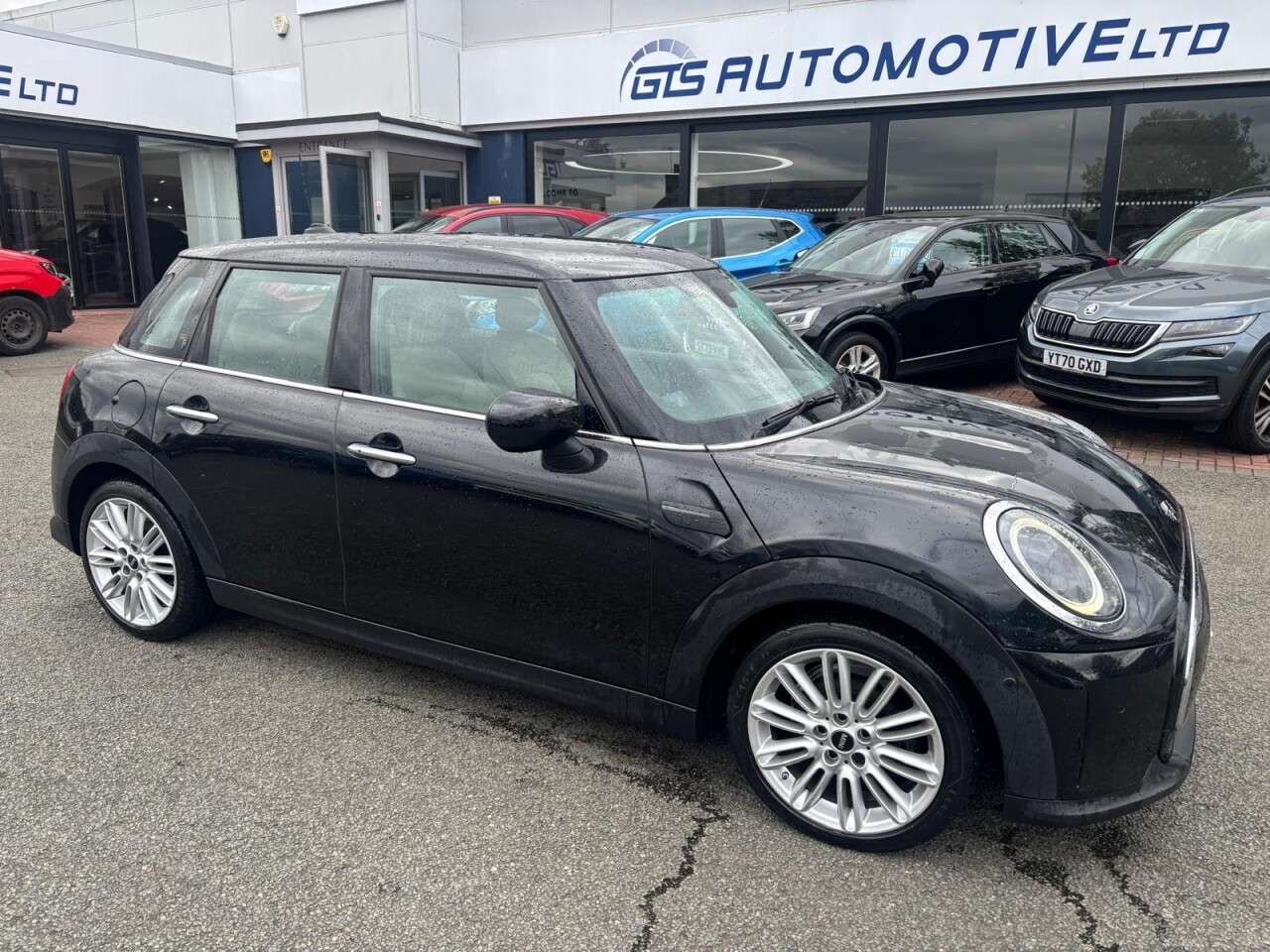A 2022 MINI HATCH 1.5 COOPER EXCLUSIVE FIVE DOOR 135 BHP + LEATHER A 2022 MINI HATCH 1.5 COOPER EXCLUSIVE FIVE DOOR 135 BHP + LEATHER