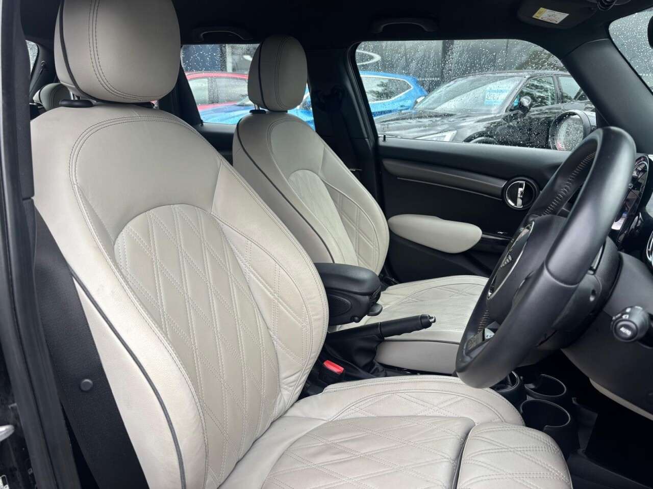 A 2022 MINI HATCH 1.5 COOPER EXCLUSIVE FIVE DOOR 135 BHP + LEATHER A 2022 MINI HATCH 1.5 COOPER EXCLUSIVE FIVE DOOR 135 BHP + LEATHER