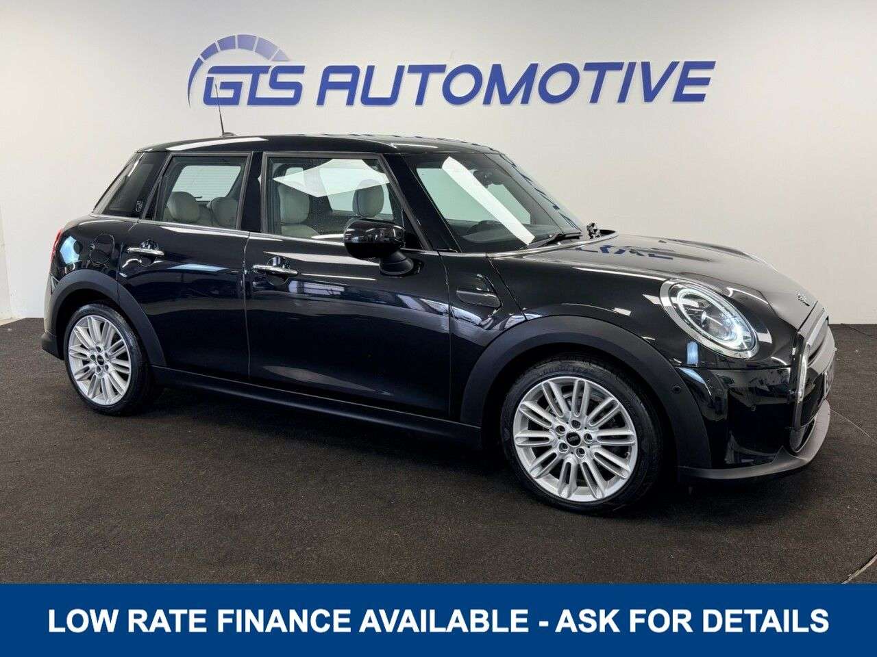 A 2022 MINI HATCH 1.5 COOPER EXCLUSIVE FIVE DOOR 135 BHP + HEATED LEATHER + APPLE PLAY + CAME A 2022 MINI HATCH 1.5 COOPER EXCLUSIVE FIVE DOOR 135 BHP + HEATED LEATHER + APPLE PLAY + CAME