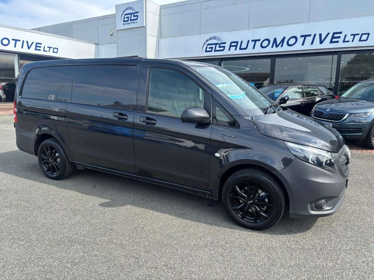 A 2023 MERCEDES-BENZ EVITO 116 e 66kWh PROGRESSIVE ELECTRIC AUTO FWD L2 LWB 115 BHP + APPLE CAR PLAY + A 2023 MERCEDES-BENZ EVITO 116 e 66kWh PROGRESSIVE ELECTRIC AUTO FWD L2 LWB 115 BHP + APPLE CAR PLAY +