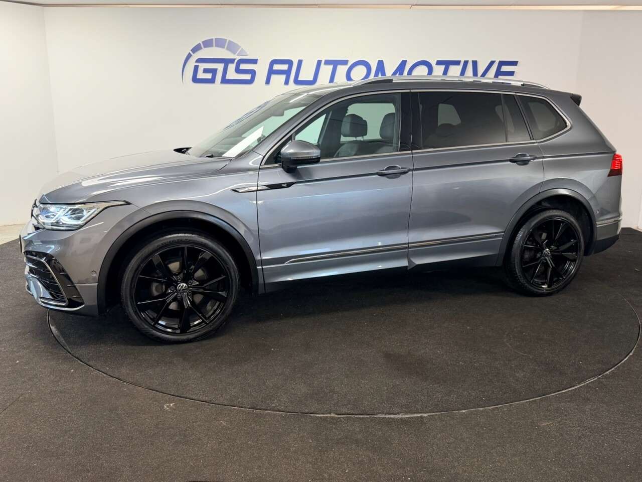 A 2022 VOLKSWAGEN TIGUAN ALLSPACE 1.5 TSI R-LINE DSG AUTO 150 BHP + 7 SEATS + SAT NAV + HEATED SEATS SIX MONT A 2022 VOLKSWAGEN TIGUAN ALLSPACE 1.5 TSI R-LINE DSG AUTO 150 BHP + 7 SEATS + SAT NAV + HEATED SEATS SIX MONT