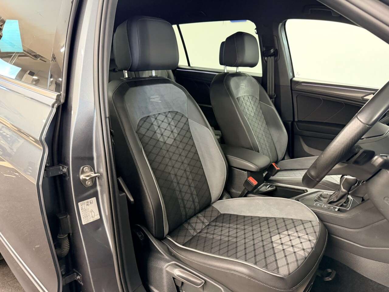 A 2022 VOLKSWAGEN TIGUAN ALLSPACE 1.5 TSI R-LINE DSG AUTO 150 BHP + 7 SEATS + SAT NAV + HEATED SEATS SIX MONT A 2022 VOLKSWAGEN TIGUAN ALLSPACE 1.5 TSI R-LINE DSG AUTO 150 BHP + 7 SEATS + SAT NAV + HEATED SEATS SIX MONT