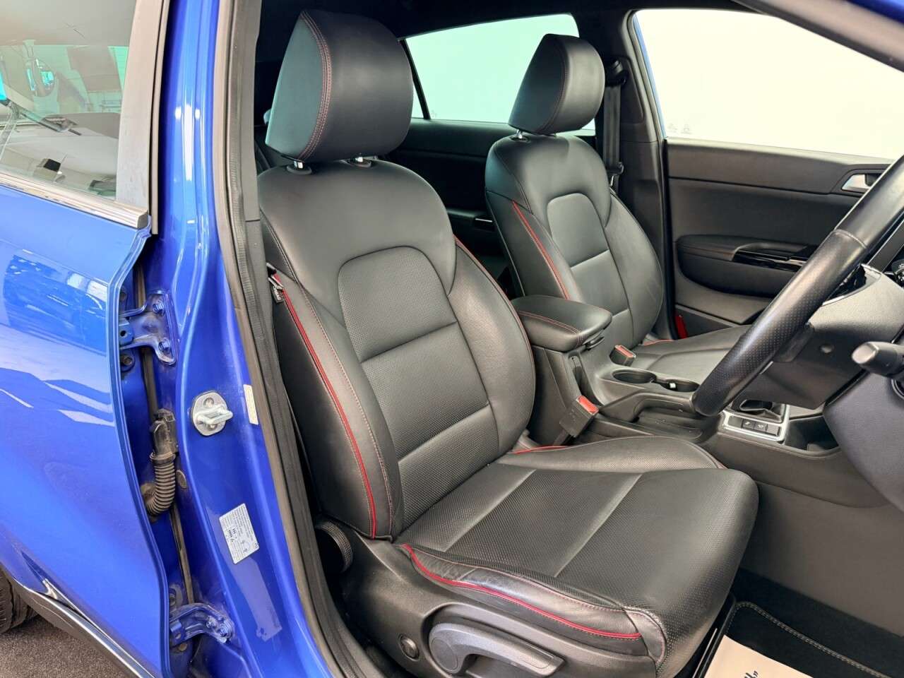 A 2019 KIA SPORTAGE 1.6 CRDi GT-LINE 135 BHP + SAT NAV + REAR CAMERA + HEATED LEATHER SIX MONTH A 2019 KIA SPORTAGE 1.6 CRDi GT-LINE 135 BHP + SAT NAV + REAR CAMERA + HEATED LEATHER SIX MONTH