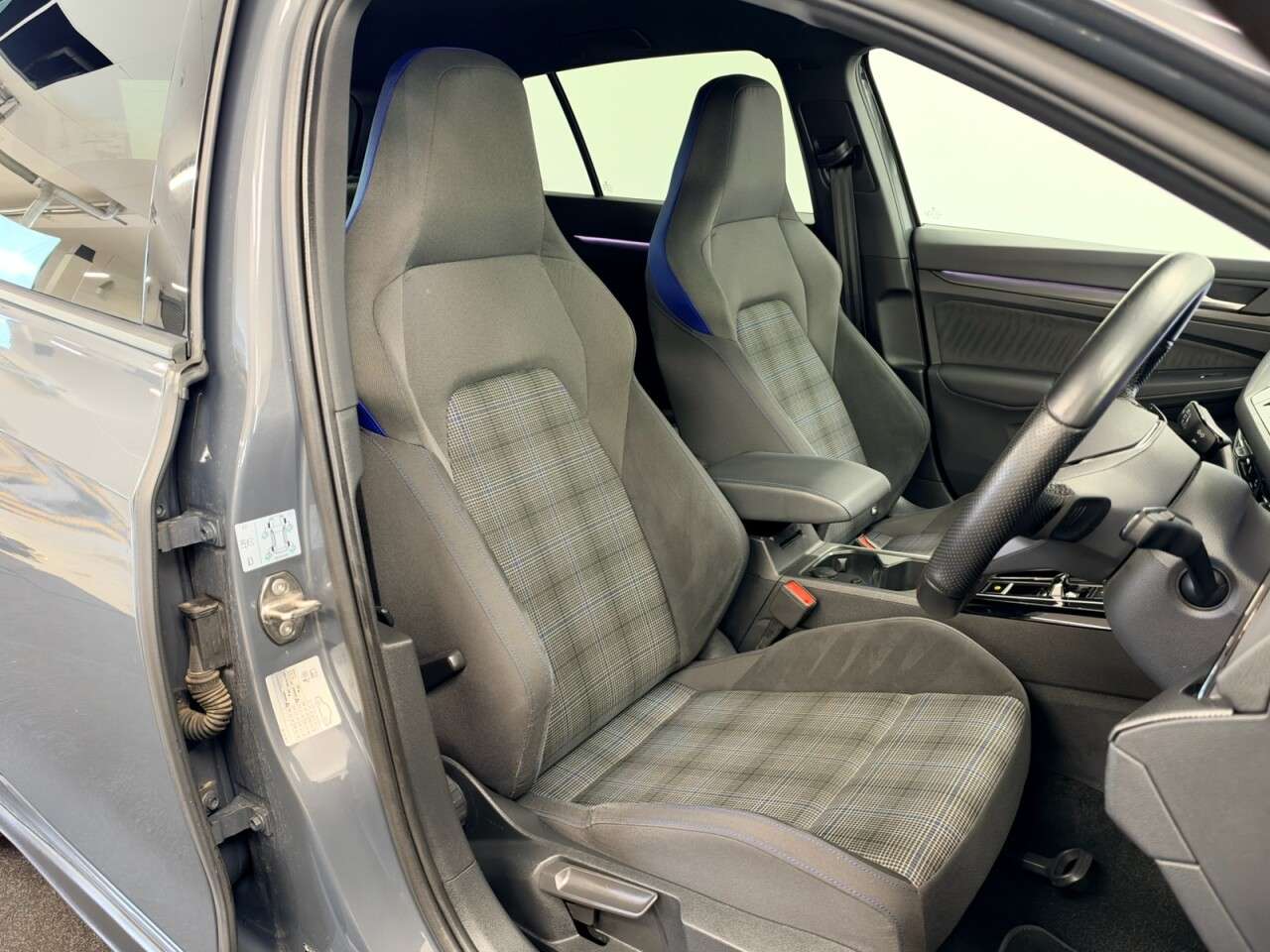 A 2022 VOLKSWAGEN GOLF 1.4 TSI 13kWh GTE FIVE DOOR PLUG-IN HYBRID DSG AUTO 245 BHP + SAT NAV + PAR A 2022 VOLKSWAGEN GOLF 1.4 TSI 13kWh GTE FIVE DOOR PLUG-IN HYBRID DSG AUTO 245 BHP + SAT NAV + PAR