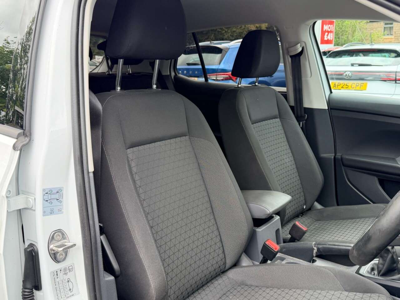 A 2021 VOLKSWAGEN T-CROSS 1.0 TSI SE 95 BHP A 2021 VOLKSWAGEN T-CROSS 1.0 TSI SE 95 BHP