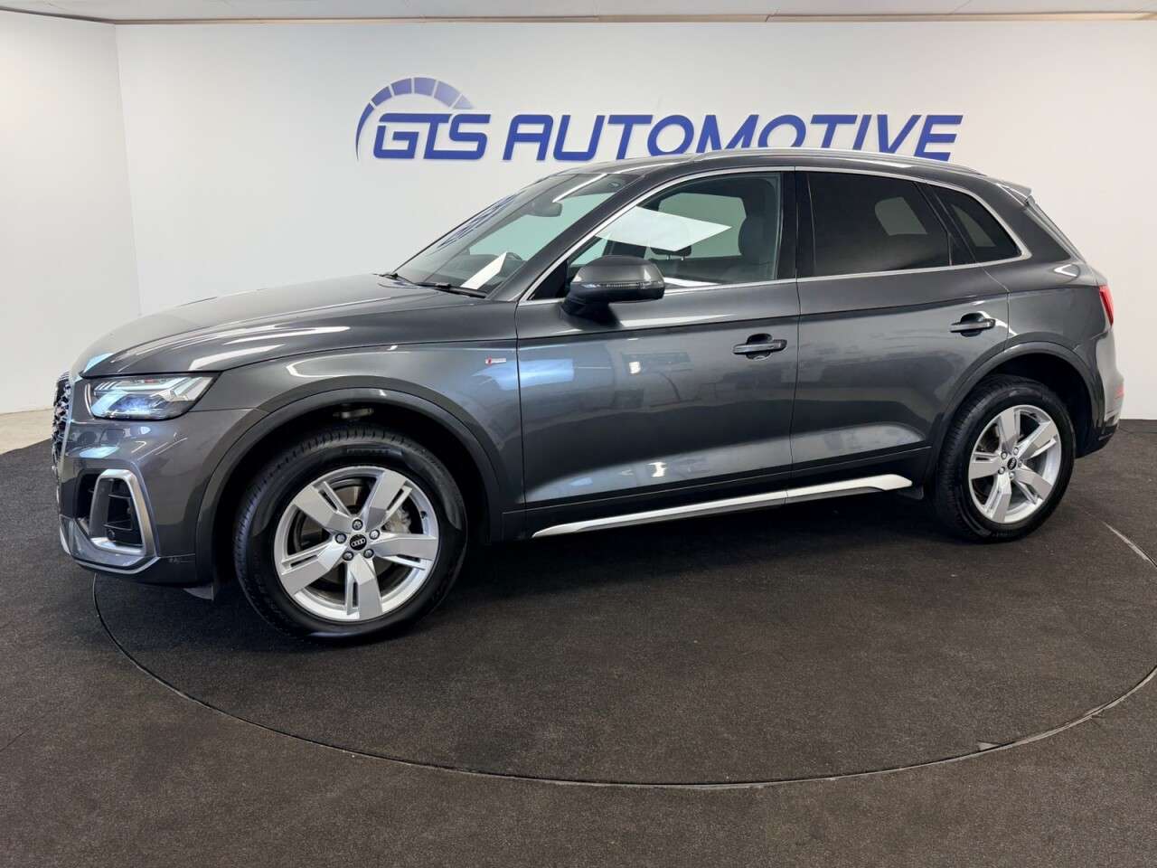 A 2021 AUDI Q5 2.0 TFSI 45 S-LINE S-TRONIC AUTO QUATTRO 265 BHP + SAT NAV + CAMERA SIX MON A 2021 AUDI Q5 2.0 TFSI 45 S-LINE S-TRONIC AUTO QUATTRO 265 BHP + SAT NAV + CAMERA SIX MON