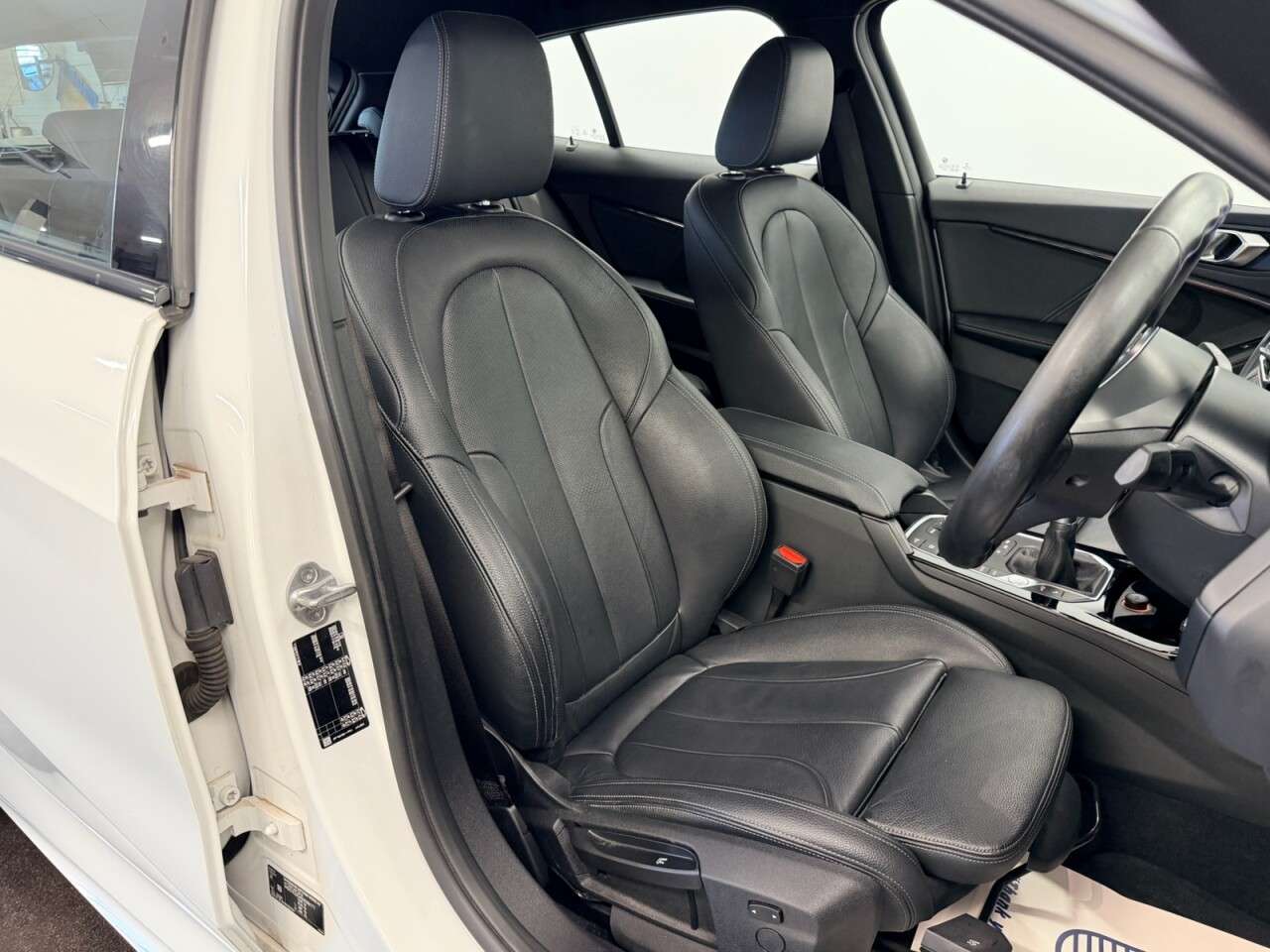 A 2020 BMW 1 SERIES 118i M-SPORT FIVE DOOR 140 BHP + SAT NAV + HEATED LEATHER SIX MONTH WARRANT A 2020 BMW 1 SERIES 118i M-SPORT FIVE DOOR 140 BHP + SAT NAV + HEATED LEATHER SIX MONTH WARRANT