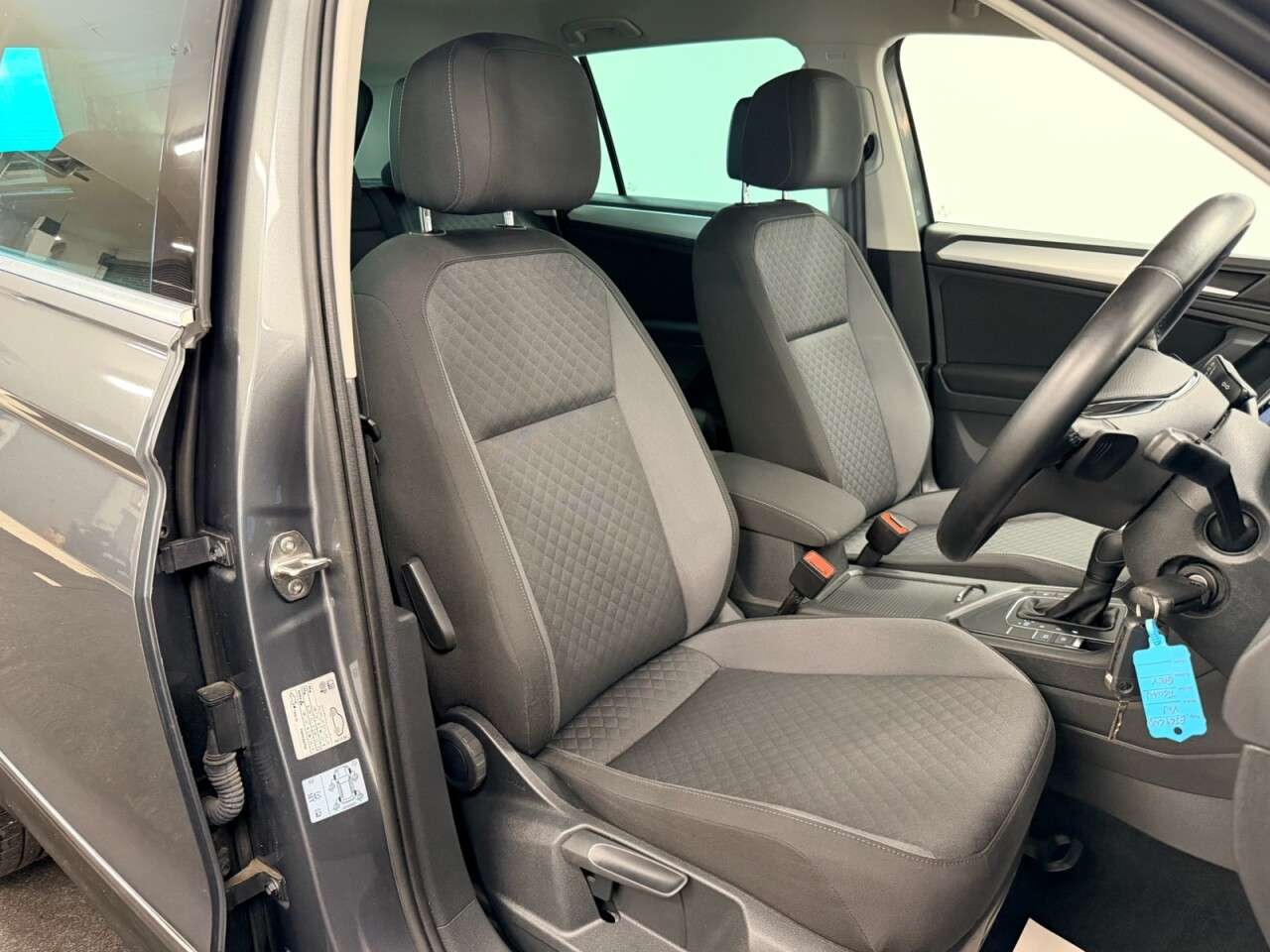A 2019 VOLKSWAGEN TIGUAN 1.5 TSI EVO MATCH DSG AUTO 150 BHP + SAT NAV + REAR CAMERA SIX MONTH WARRAN A 2019 VOLKSWAGEN TIGUAN 1.5 TSI EVO MATCH DSG AUTO 150 BHP + SAT NAV + REAR CAMERA SIX MONTH WARRAN