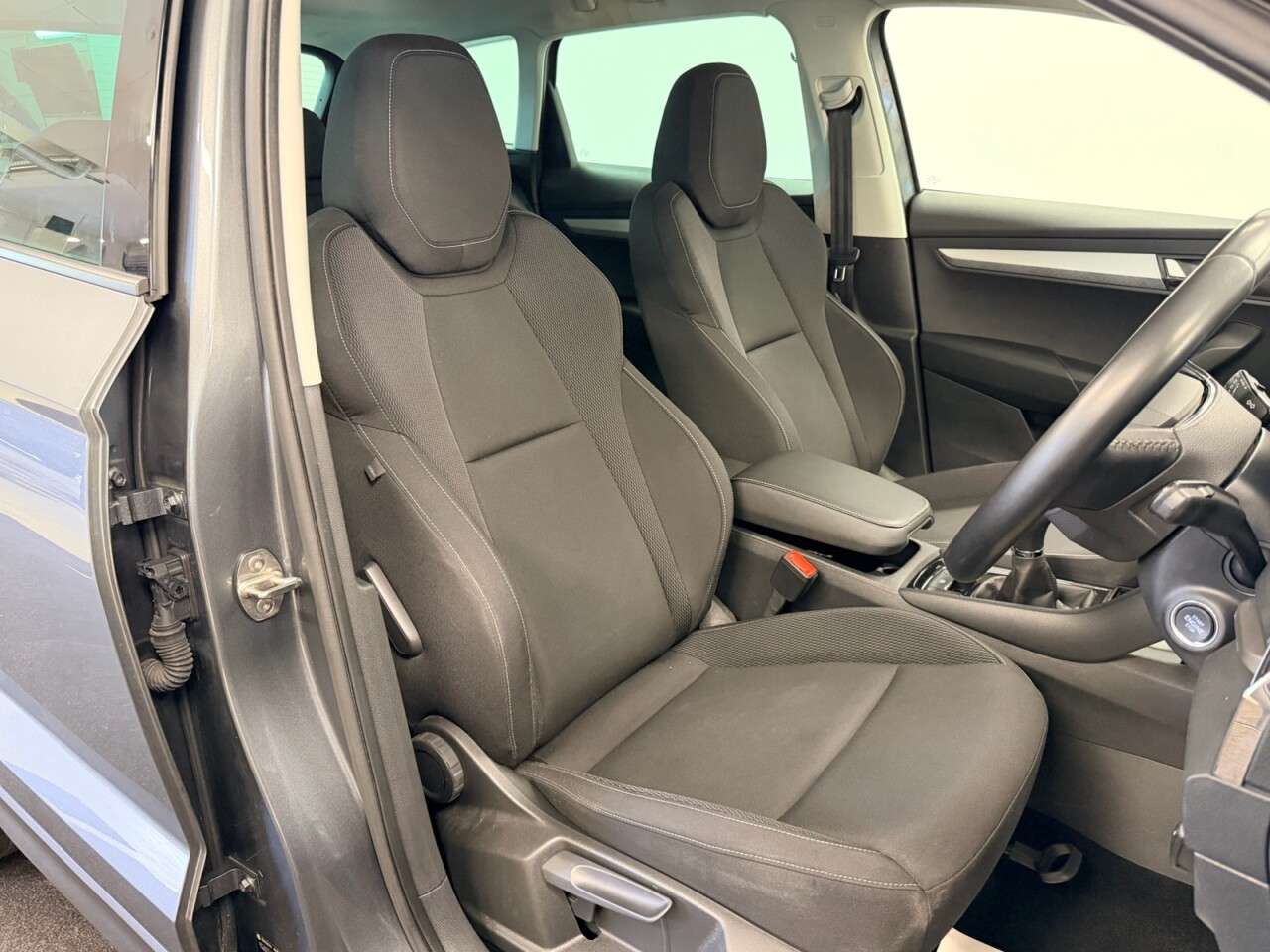 A 2023 SKODA KAROQ 1.5 TSI ACT SE DRIVE 150 BHP + SAT NAV + PARKING SENSORS SIX MONTH WARRANTY A 2023 SKODA KAROQ 1.5 TSI ACT SE DRIVE 150 BHP + SAT NAV + PARKING SENSORS SIX MONTH WARRANTY