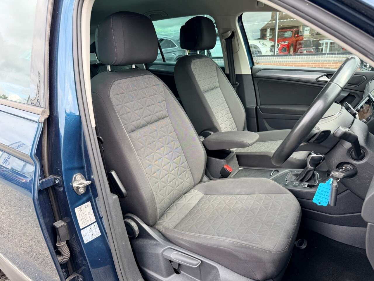 A 2022 VOLKSWAGEN TIGUAN 1.5 TSI LIFE DSG AUTO 150 BHP + SAT NAV A 2022 VOLKSWAGEN TIGUAN 1.5 TSI LIFE DSG AUTO 150 BHP + SAT NAV
