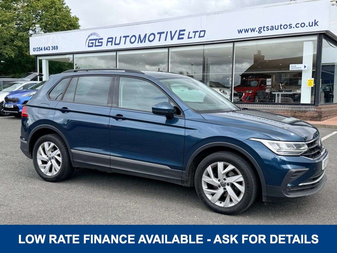 A 2022 VOLKSWAGEN TIGUAN 1.5 TSI LIFE DSG AUTO 150 BHP + SAT NAV A 2022 VOLKSWAGEN TIGUAN 1.5 TSI LIFE DSG AUTO 150 BHP + SAT NAV