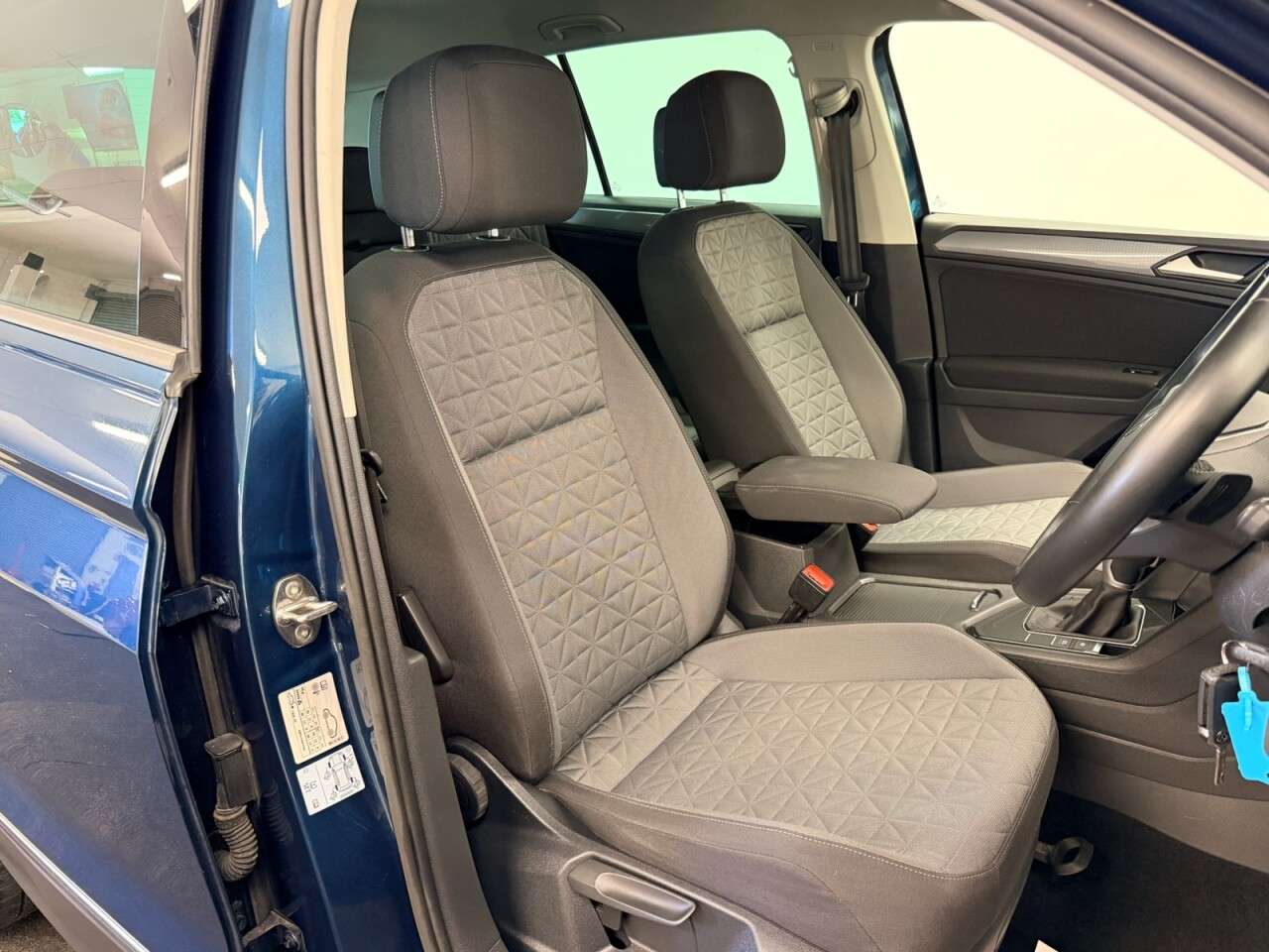 A 2022 VOLKSWAGEN TIGUAN 1.5 TSI LIFE DSG AUTO 150 BHP + SAT NAV + PARKING SENSORS SIX MONTH WARRANT A 2022 VOLKSWAGEN TIGUAN 1.5 TSI LIFE DSG AUTO 150 BHP + SAT NAV + PARKING SENSORS SIX MONTH WARRANT