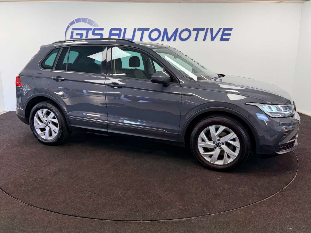 A 2023 VOLKSWAGEN TIGUAN 1.5 TSI LIFE DSG AUTO 150 BHP + SAT NAV + PARKING SENSORS SIX MONTH WARRANT A 2023 VOLKSWAGEN TIGUAN 1.5 TSI LIFE DSG AUTO 150 BHP + SAT NAV + PARKING SENSORS SIX MONTH WARRANT