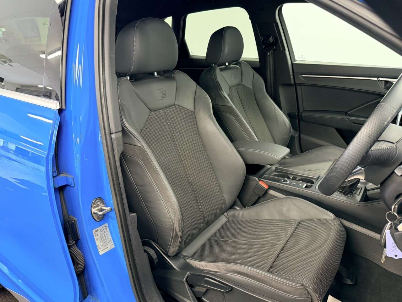 A 2019 AUDI Q3 1.5 TFSI CoD 35 S-LINE S-TRONIC AUTO 150 BHP + SAT NAV + 19in ALLOYS SIX MO A 2019 AUDI Q3 1.5 TFSI CoD 35 S-LINE S-TRONIC AUTO 150 BHP + SAT NAV + 19in ALLOYS SIX MO