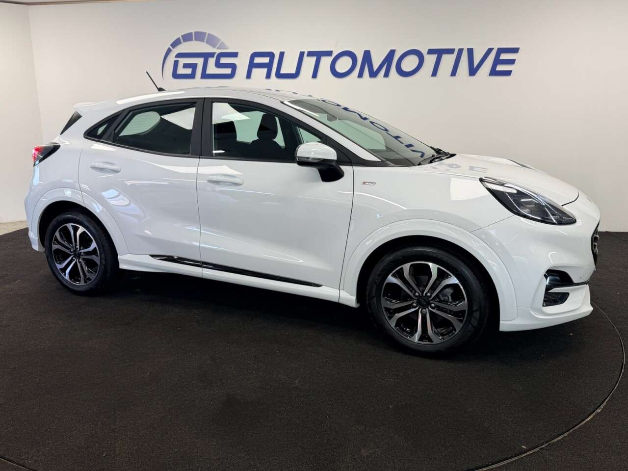 A 2023 FORD PUMA 1.0 TURBO ECOBOOST MHEV HYBRID ST-LINE 125 BHP + SAT NAV + PARKING SENSORS A 2023 FORD PUMA 1.0 TURBO ECOBOOST MHEV HYBRID ST-LINE 125 BHP + SAT NAV + PARKING SENSORS