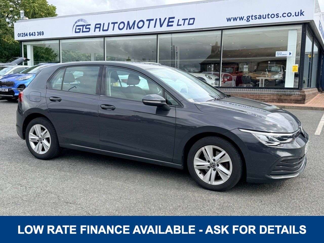 A 2022 VOLKSWAGEN GOLF 1.5 TSI LIFE FIVE DOOR 130 BHP + SAT NAV A 2022 VOLKSWAGEN GOLF 1.5 TSI LIFE FIVE DOOR 130 BHP + SAT NAV