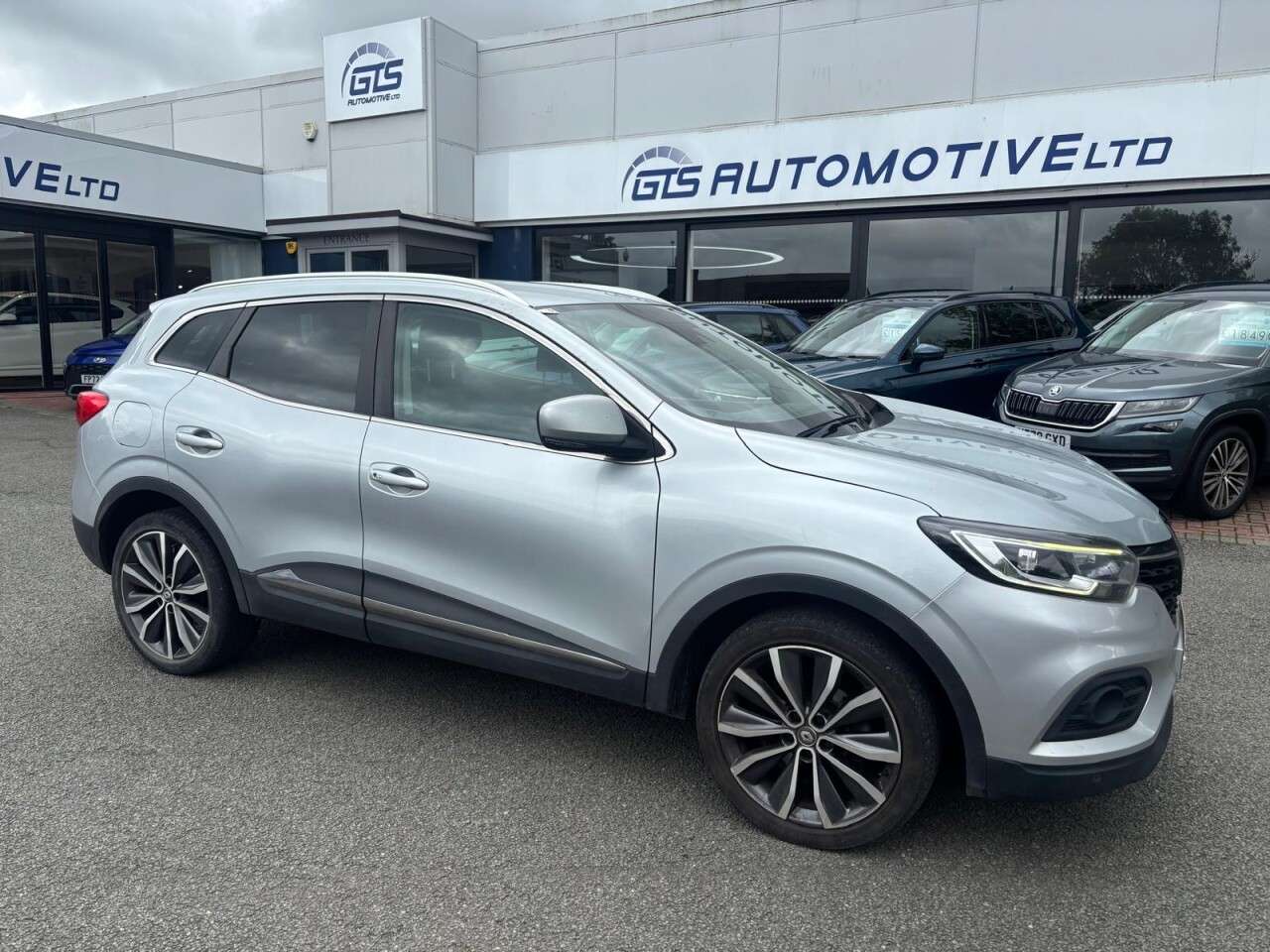 A 2020 RENAULT KADJAR 1.3 TCe ICONIC 140 BHP + SAT NAV + REAR CAMERA A 2020 RENAULT KADJAR 1.3 TCe ICONIC 140 BHP + SAT NAV + REAR CAMERA