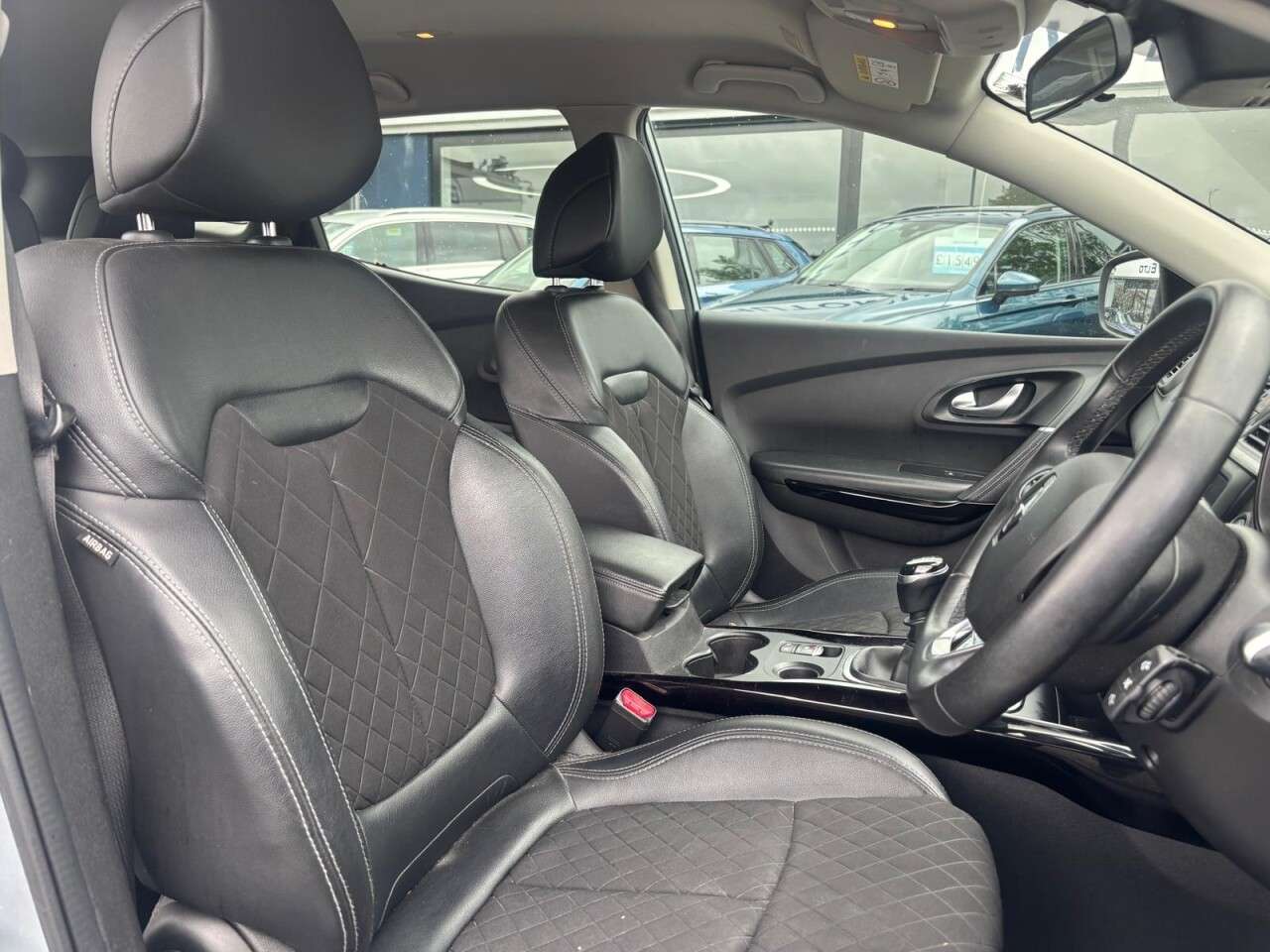 A 2020 RENAULT KADJAR 1.3 TCe ICONIC 140 BHP + SAT NAV + REAR CAMERA A 2020 RENAULT KADJAR 1.3 TCe ICONIC 140 BHP + SAT NAV + REAR CAMERA