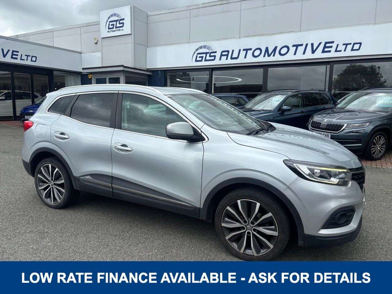 A 2020 RENAULT KADJAR 1.3 TCe ICONIC 140 BHP + SAT NAV + REAR CAMERA A 2020 RENAULT KADJAR 1.3 TCe ICONIC 140 BHP + SAT NAV + REAR CAMERA