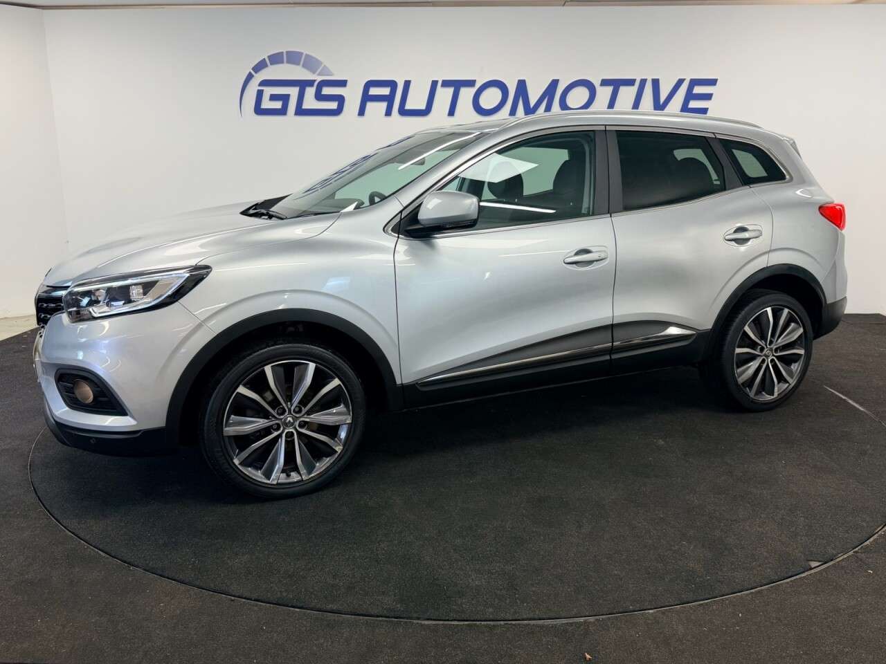A 2020 RENAULT KADJAR 1.3 TCe ICONIC 140 BHP + SAT NAV + REAR CAMERA SIX MONTH WARRANTY SEPT 2027 A 2020 RENAULT KADJAR 1.3 TCe ICONIC 140 BHP + SAT NAV + REAR CAMERA SIX MONTH WARRANTY SEPT 2027