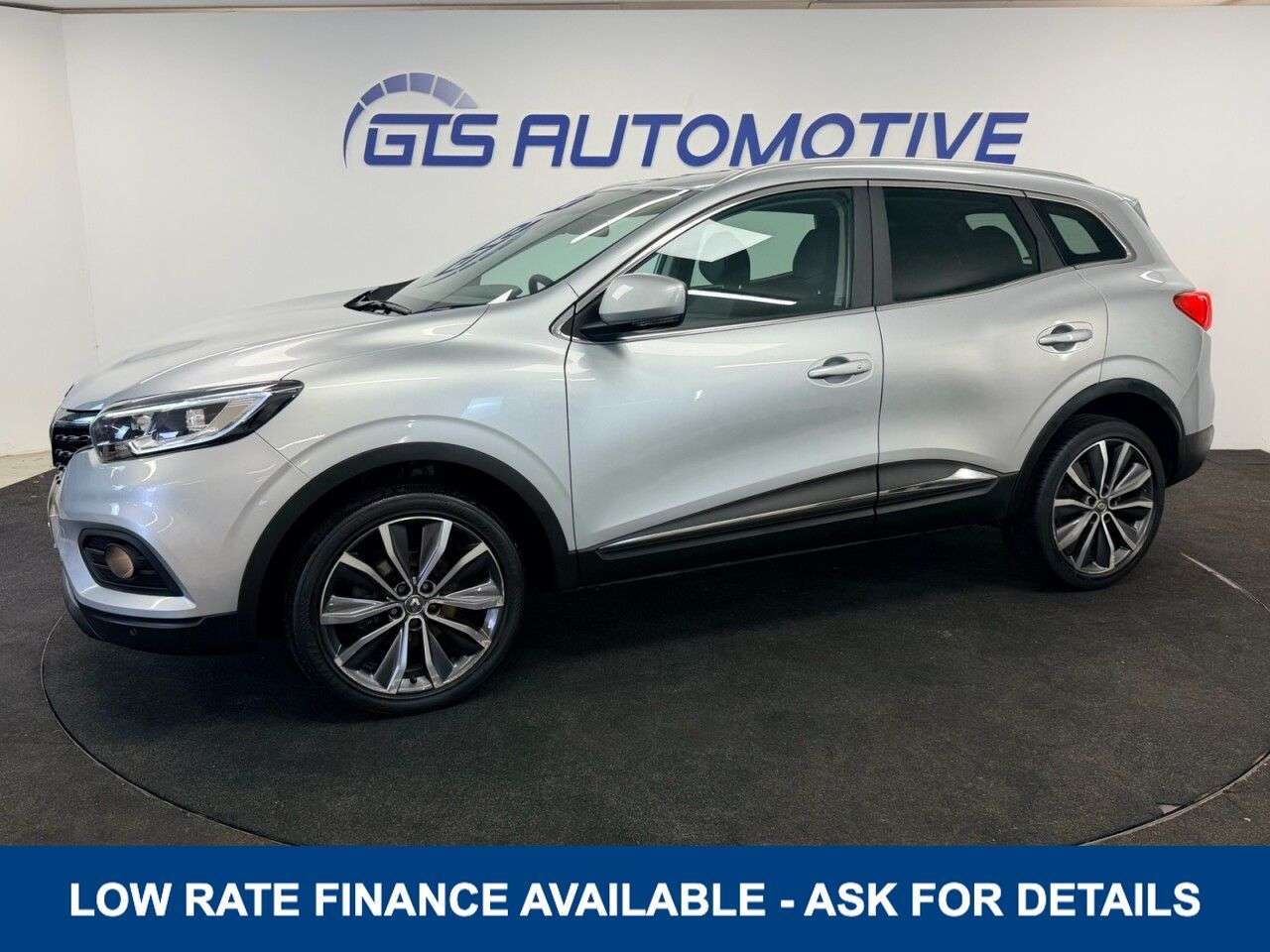 A 2020 RENAULT KADJAR 1.3 TCe ICONIC 140 BHP + SAT NAV + REAR CAMERA SIX MONTH WARRANTY SEPT 2027 A 2020 RENAULT KADJAR 1.3 TCe ICONIC 140 BHP + SAT NAV + REAR CAMERA SIX MONTH WARRANTY SEPT 2027