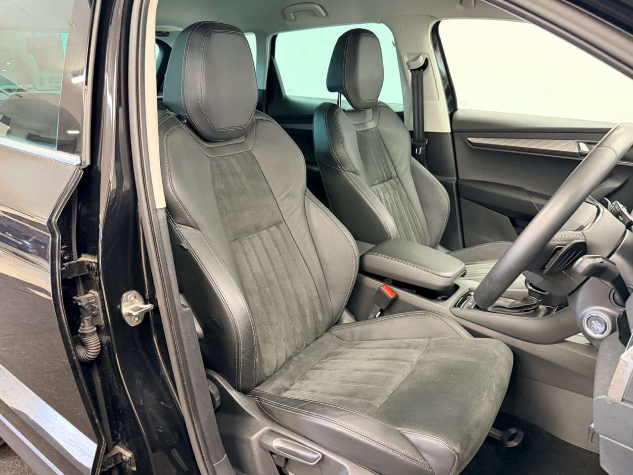 A 2023 SKODA KAROQ 1.5 TSI ACT SE L DSG AUTO 150 BHP + SAT NAV + CAMERA + HEATED SEATS SIX MON A 2023 SKODA KAROQ 1.5 TSI ACT SE L DSG AUTO 150 BHP + SAT NAV + CAMERA + HEATED SEATS SIX MON