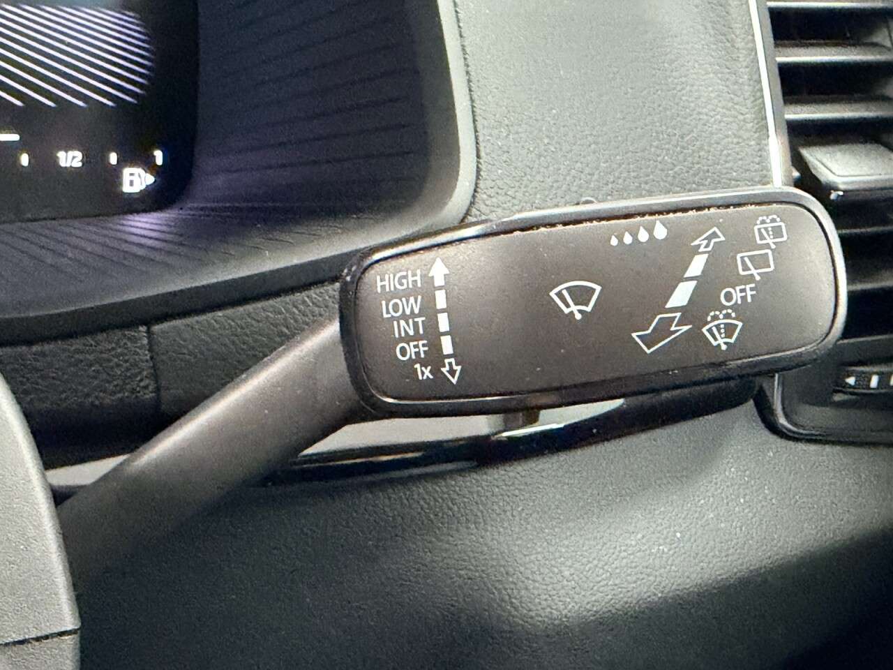 2023 SKODA KAROQ 2023 SKODA KAROQ