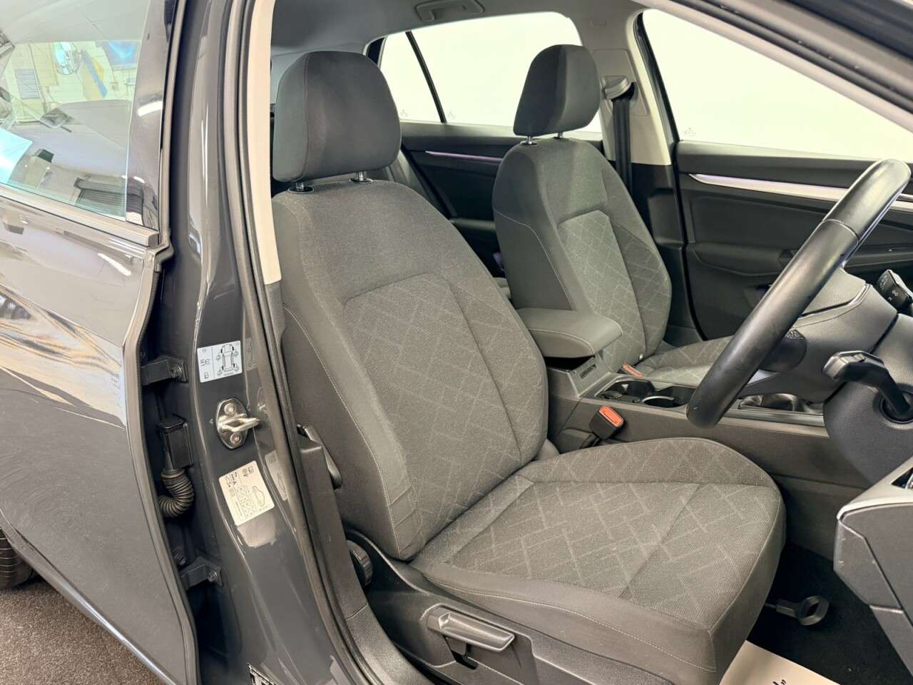 A 2020 VOLKSWAGEN GOLF 1.5 TSI LIFE FIVE DOOR 130 BHP + SAT NAV + PARKING SENSORS SIX MONTH WARRAN A 2020 VOLKSWAGEN GOLF 1.5 TSI LIFE FIVE DOOR 130 BHP + SAT NAV + PARKING SENSORS SIX MONTH WARRAN