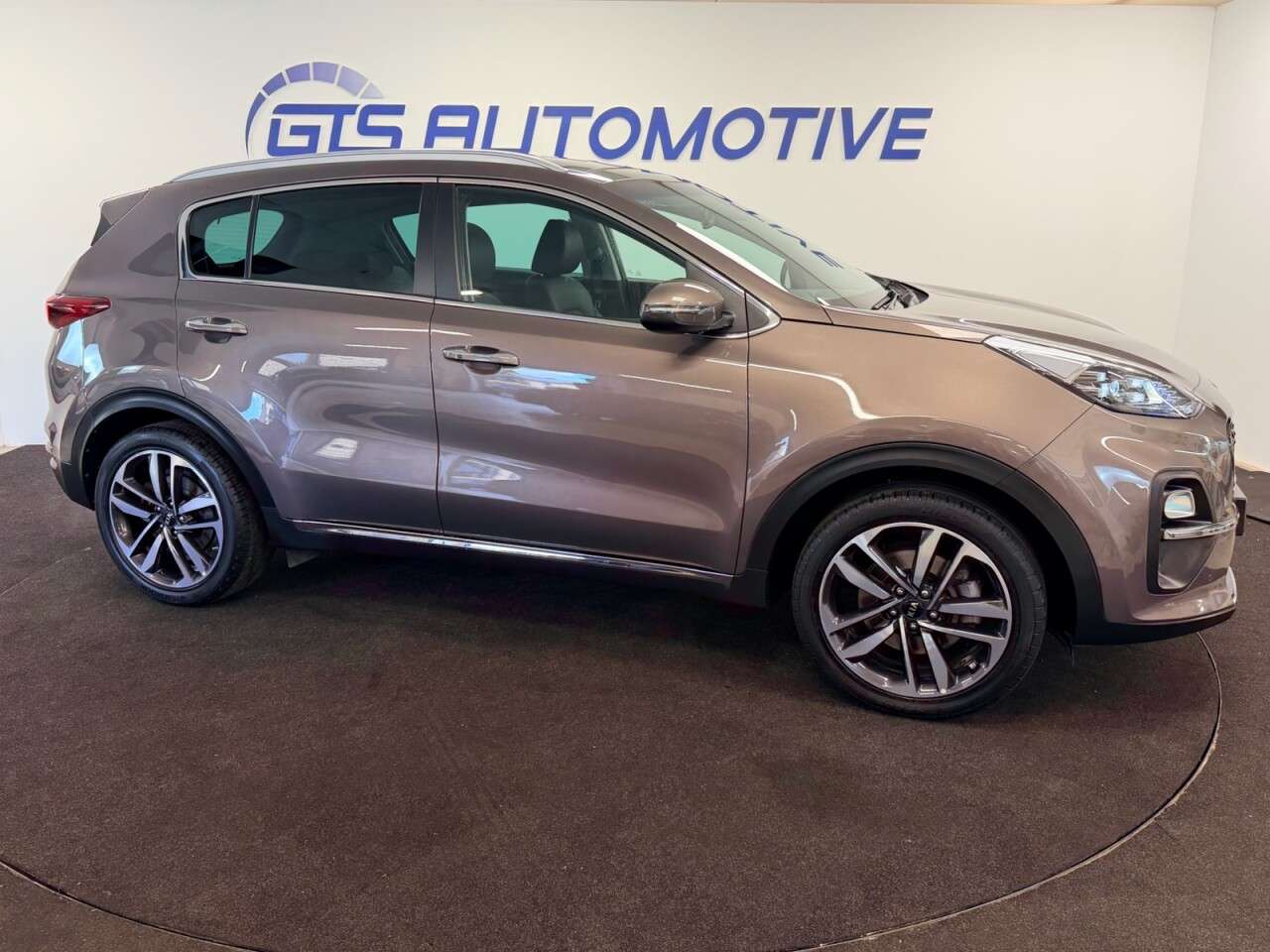 A 2021 KIA SPORTAGE 1.6 GDi 3 130 BHP + SAT NAV + GLASS SUNROOF + HEATED LEATHER SIX MONTH WARR A 2021 KIA SPORTAGE 1.6 GDi 3 130 BHP + SAT NAV + GLASS SUNROOF + HEATED LEATHER SIX MONTH WARR