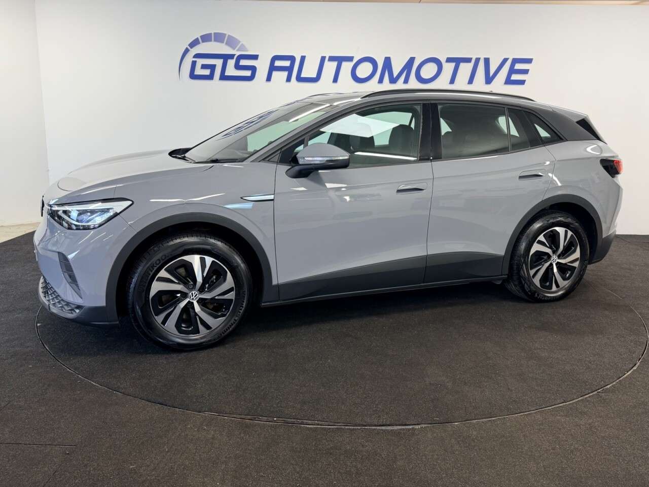 A 2023 VOLKSWAGEN ID.4 PURE 52kWh LIFE EDITION ELECTRIC AUTO 150 BHP + SAT NAV + HEATED SEATS SIX A 2023 VOLKSWAGEN ID.4 PURE 52kWh LIFE EDITION ELECTRIC AUTO 150 BHP + SAT NAV + HEATED SEATS SIX