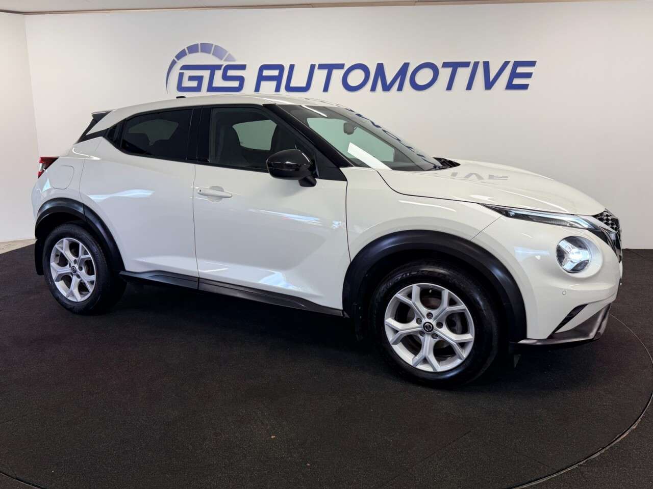 A 2021 NISSAN JUKE 1.0 DIG-T N-CONNECTA 115 BHP + SAT NAV + REAR CAMERA SIX MONTH WARRANTY MAY A 2021 NISSAN JUKE 1.0 DIG-T N-CONNECTA 115 BHP + SAT NAV + REAR CAMERA SIX MONTH WARRANTY MAY