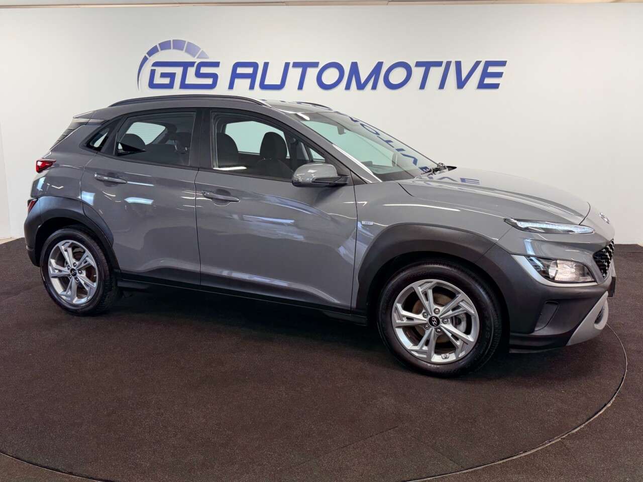 A 2023 HYUNDAI KONA 1.0 T-GDi MHEV HYBRID SE CONNECT 120 BHP + REAR CAMERA + APPLE CAR PLAY SIX A 2023 HYUNDAI KONA 1.0 T-GDi MHEV HYBRID SE CONNECT 120 BHP + REAR CAMERA + APPLE CAR PLAY SIX