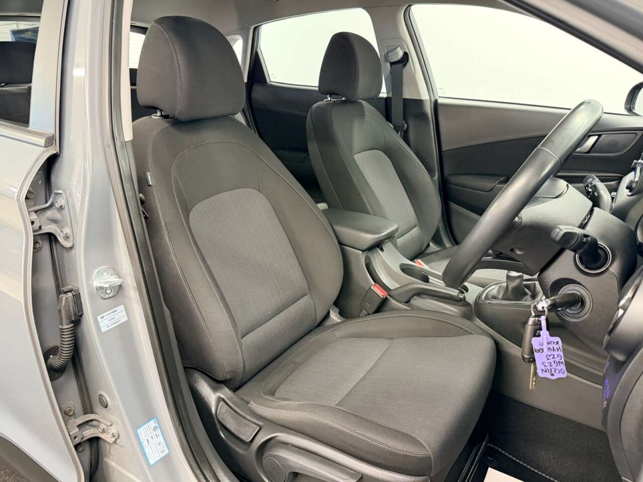 A 2023 HYUNDAI KONA 1.0 T-GDi MHEV HYBRID SE CONNECT 120 BHP + REAR CAMERA + APPLE CAR PLAY SIX A 2023 HYUNDAI KONA 1.0 T-GDi MHEV HYBRID SE CONNECT 120 BHP + REAR CAMERA + APPLE CAR PLAY SIX