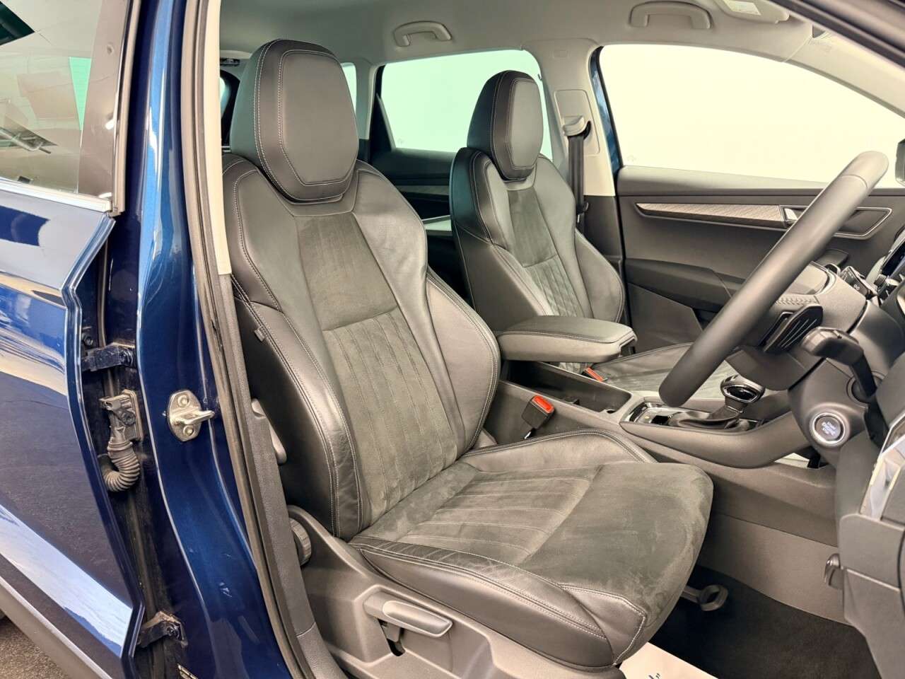 A 2023 SKODA KAROQ 1.5 TSI ACT SE L DSG AUTO 150 BHP + SAT NAV + HEATED SEATS + REAR CAMERA SI A 2023 SKODA KAROQ 1.5 TSI ACT SE L DSG AUTO 150 BHP + SAT NAV + HEATED SEATS + REAR CAMERA SI