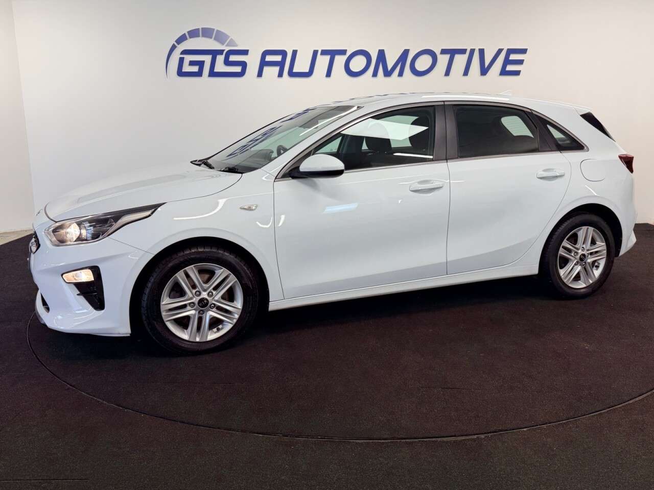 A 2021 KIA CEED 1.0 T-GDi 2 NAVIGATION FIVE DOOR 120 BHP + SAT NAV + REAR CAMERA SIX MONTH A 2021 KIA CEED 1.0 T-GDi 2 NAVIGATION FIVE DOOR 120 BHP + SAT NAV + REAR CAMERA SIX MONTH
