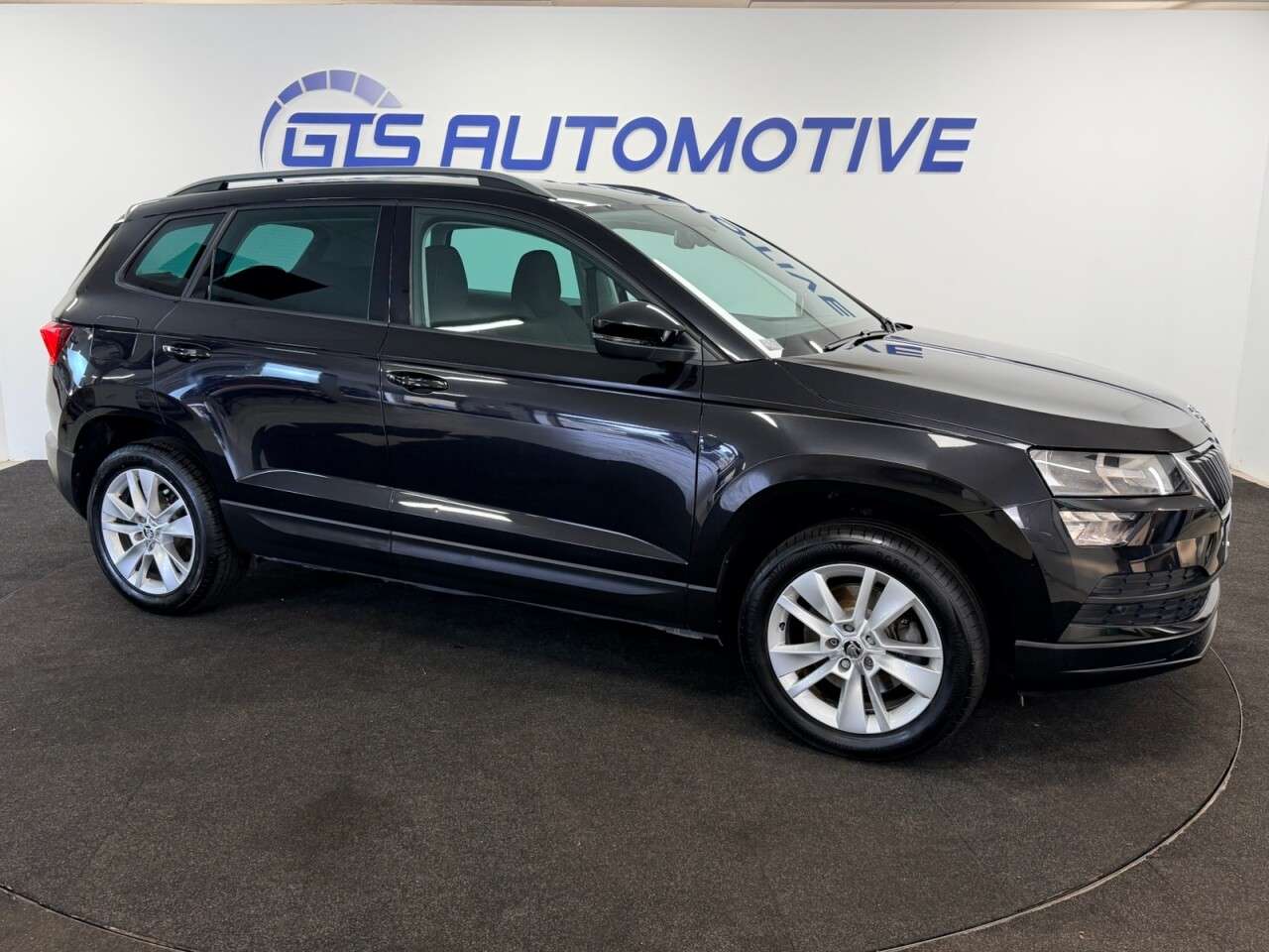A 2018 SKODA KAROQ 1.0 TSI SE TECHNOLOGY NAVIGATION 115 BHP + PARKING SENSORS + APPLE PLAY SIX A 2018 SKODA KAROQ 1.0 TSI SE TECHNOLOGY NAVIGATION 115 BHP + PARKING SENSORS + APPLE PLAY SIX