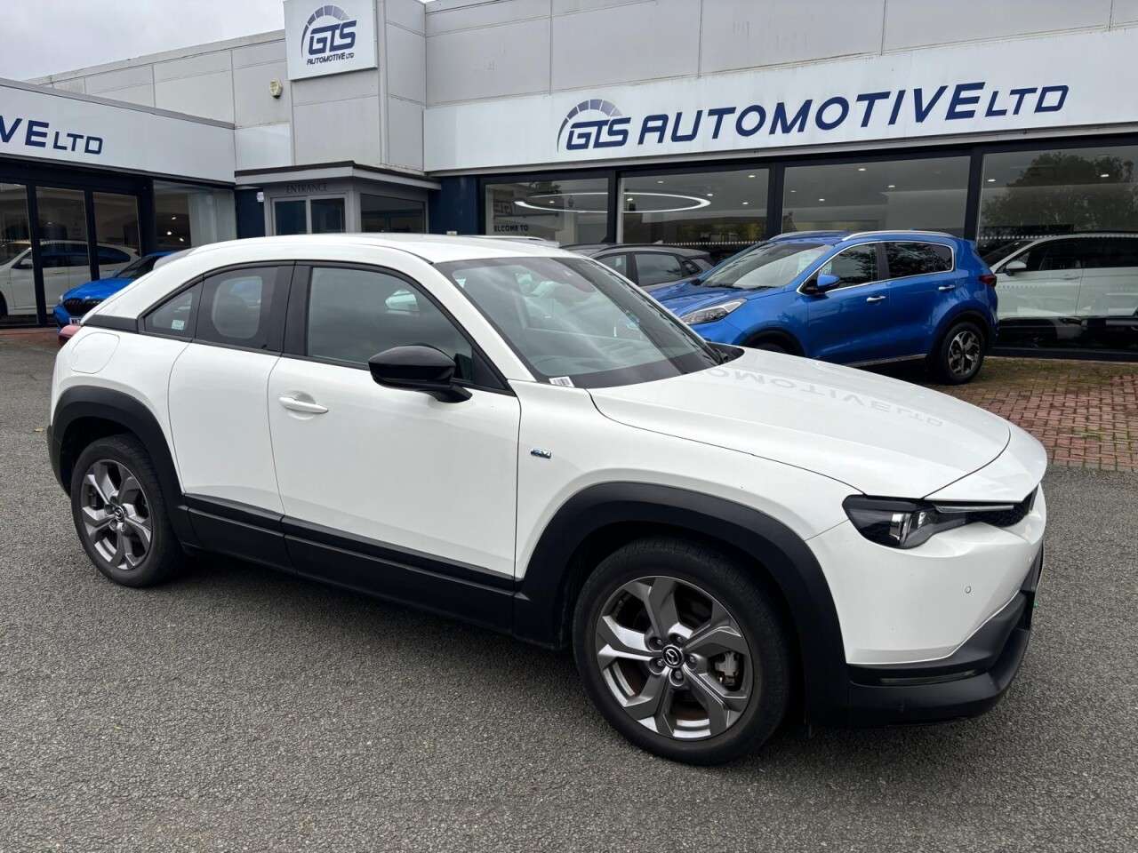 A 2022 MAZDA MX-30 35.5kWh PRIME LINE ELECTRIC AUTO 45 BHP + SAT NAV + HEAD-UP DISPLAY A 2022 MAZDA MX-30 35.5kWh PRIME LINE ELECTRIC AUTO 45 BHP + SAT NAV + HEAD-UP DISPLAY