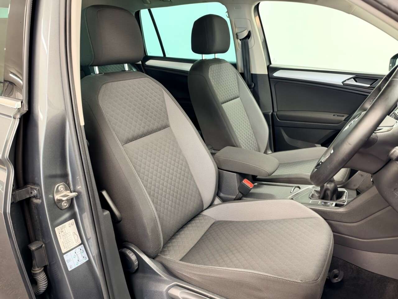 A 2019 VOLKSWAGEN TIGUAN 1.5 TSI EVO MATCH 130 BHP + SAT NAV + REAR CAMERA SIX MONTH WARRANTY OCTOBE A 2019 VOLKSWAGEN TIGUAN 1.5 TSI EVO MATCH 130 BHP + SAT NAV + REAR CAMERA SIX MONTH WARRANTY OCTOBE