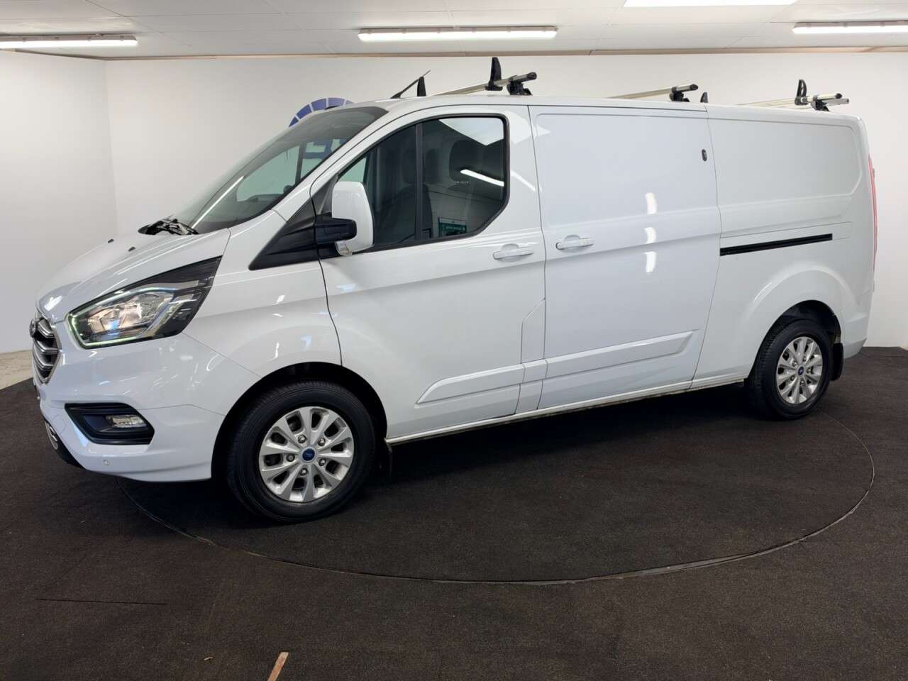 A 2021 FORD TRANSIT CUSTOM 2.0 300 ECOBLUE LIMITED L2 H1 130 BHP + HEATED SEATS + PARKING SENSORS SIX A 2021 FORD TRANSIT CUSTOM 2.0 300 ECOBLUE LIMITED L2 H1 130 BHP + HEATED SEATS + PARKING SENSORS SIX