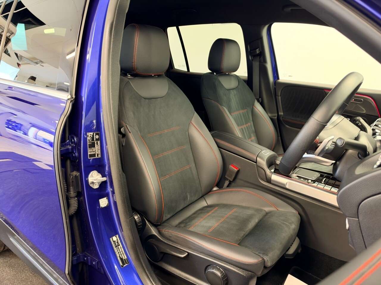 A 2023 MERCEDES-BENZ GLB 200 AMG LINE EXECUTIVE 7G-DCT AUTO 165 BHP + SAT NAV + 7 SEATS + HEATED SEA A 2023 MERCEDES-BENZ GLB 200 AMG LINE EXECUTIVE 7G-DCT AUTO 165 BHP + SAT NAV + 7 SEATS + HEATED SEA