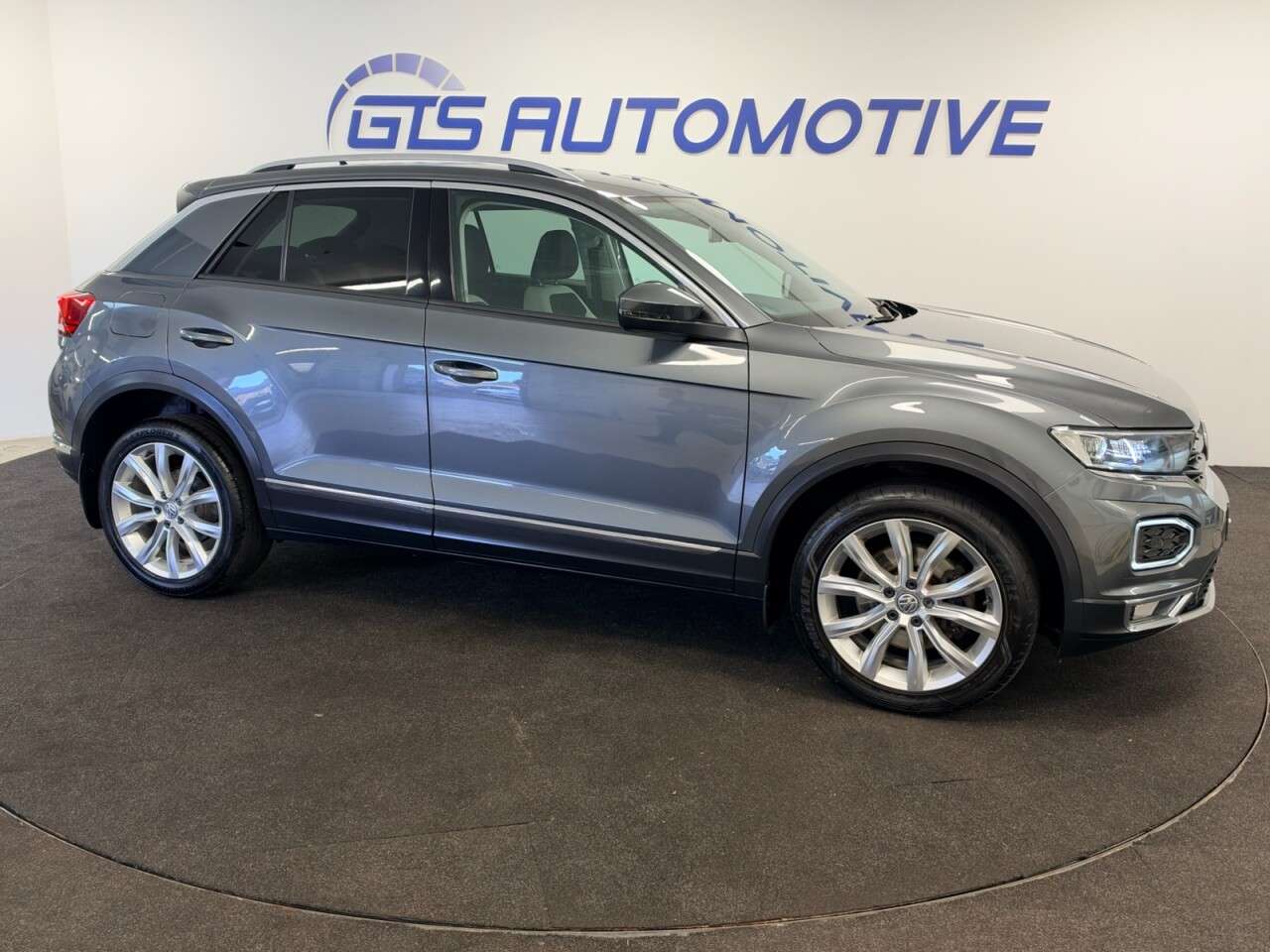 A 2018 VOLKSWAGEN T-ROC 1.6 TDI SEL 115 BHP + SAT NAV + PARKING SENSORS SIX MONTH WARRANTY MAY 2027 A 2018 VOLKSWAGEN T-ROC 1.6 TDI SEL 115 BHP + SAT NAV + PARKING SENSORS SIX MONTH WARRANTY MAY 2027