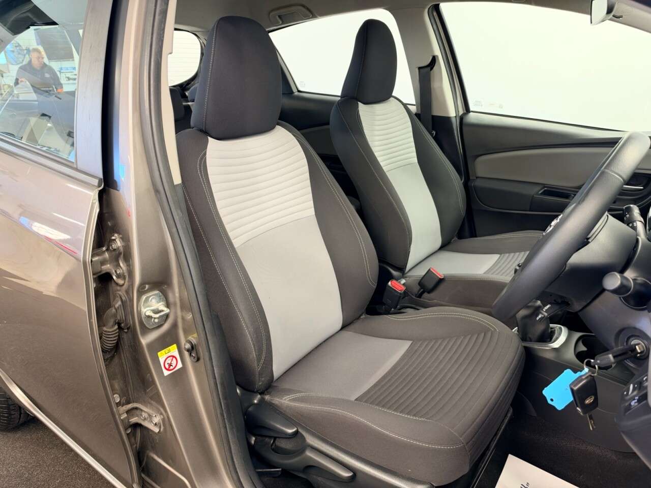 A 2019 TOYOTA YARIS 1.5 VVT-i ICON TECH FIVE DOOR 110 BHP + SAT NAV + REAR CAMERA SIX MONTH WAR A 2019 TOYOTA YARIS 1.5 VVT-i ICON TECH FIVE DOOR 110 BHP + SAT NAV + REAR CAMERA SIX MONTH WAR