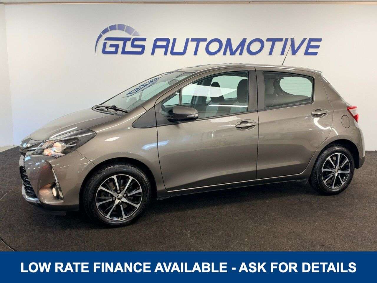 A 2019 TOYOTA YARIS 1.5 VVT-i ICON TECH FIVE DOOR 110 BHP + SAT NAV + REAR CAMERA SIX MONTH WAR A 2019 TOYOTA YARIS 1.5 VVT-i ICON TECH FIVE DOOR 110 BHP + SAT NAV + REAR CAMERA SIX MONTH WAR