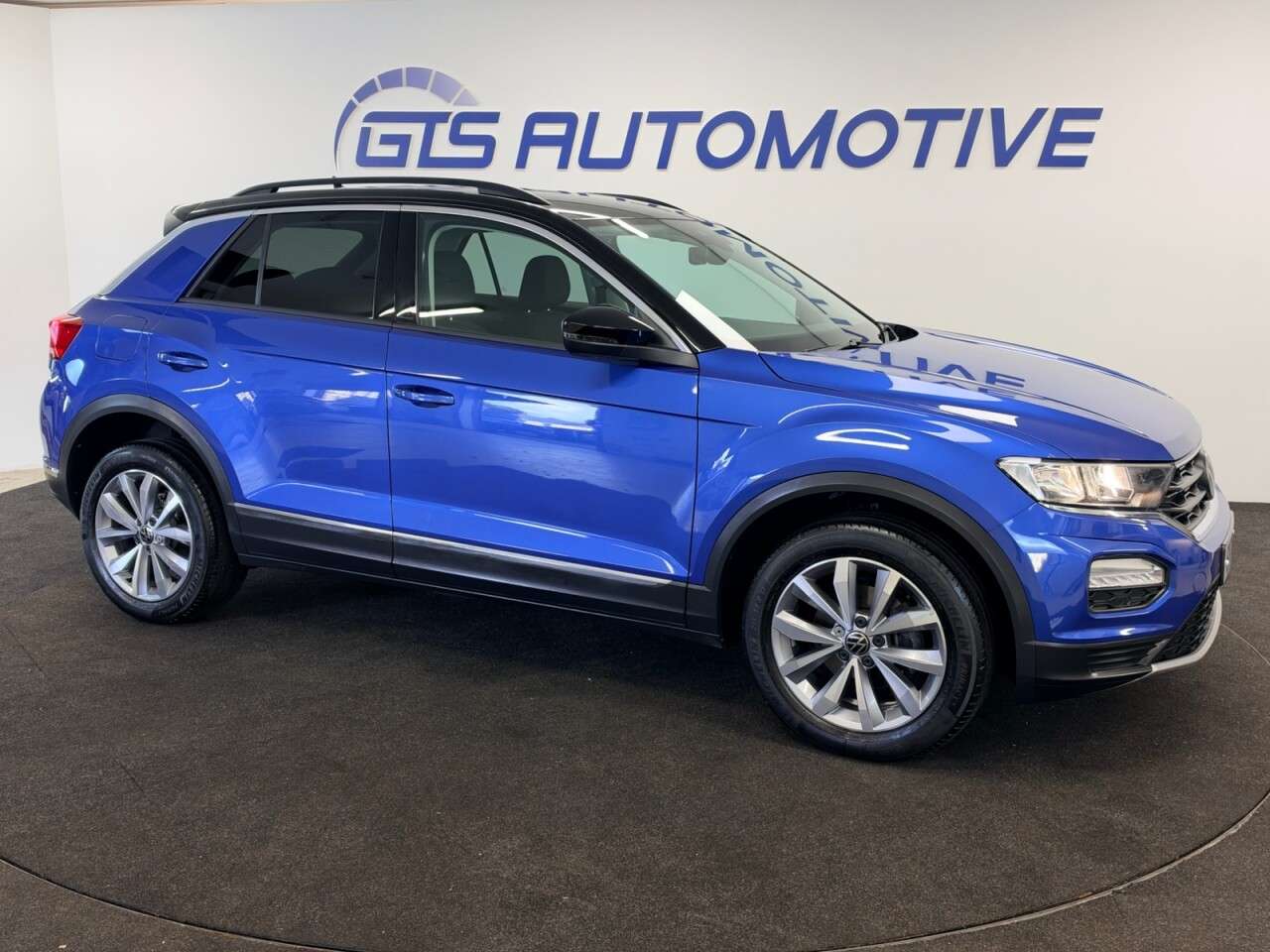 A 2021 VOLKSWAGEN T-ROC 1.0 TSI DESIGN 110 BHP + PARKING SENSORS + APPLE CAR PLAY SIX MONTH WARRANT A 2021 VOLKSWAGEN T-ROC 1.0 TSI DESIGN 110 BHP + PARKING SENSORS + APPLE CAR PLAY SIX MONTH WARRANT