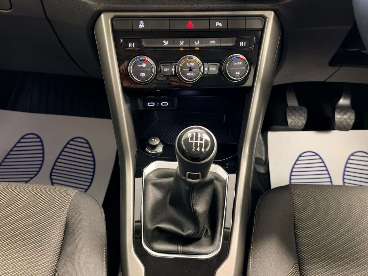 2021 VOLKSWAGEN T-ROC 2021 VOLKSWAGEN T-ROC