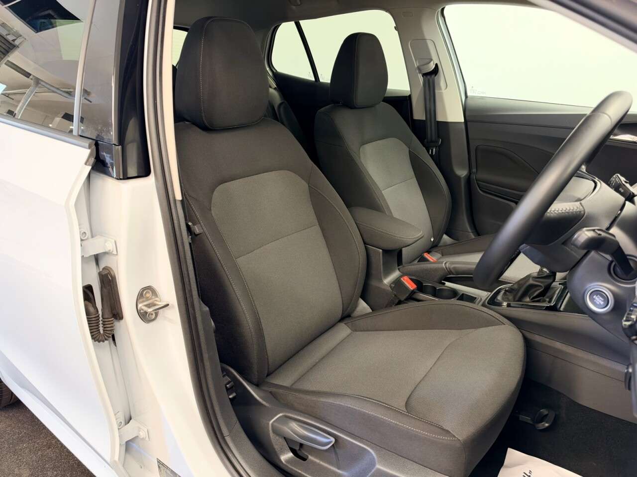 A 2026 SKODA FABIA 1.0 TSI DESIGN EDITION FIVE DOOR DSG AUTO 115 BHP + APPLE CAR PLAY + PARKIN A 2026 SKODA FABIA 1.0 TSI DESIGN EDITION FIVE DOOR DSG AUTO 115 BHP + APPLE CAR PLAY + PARKIN