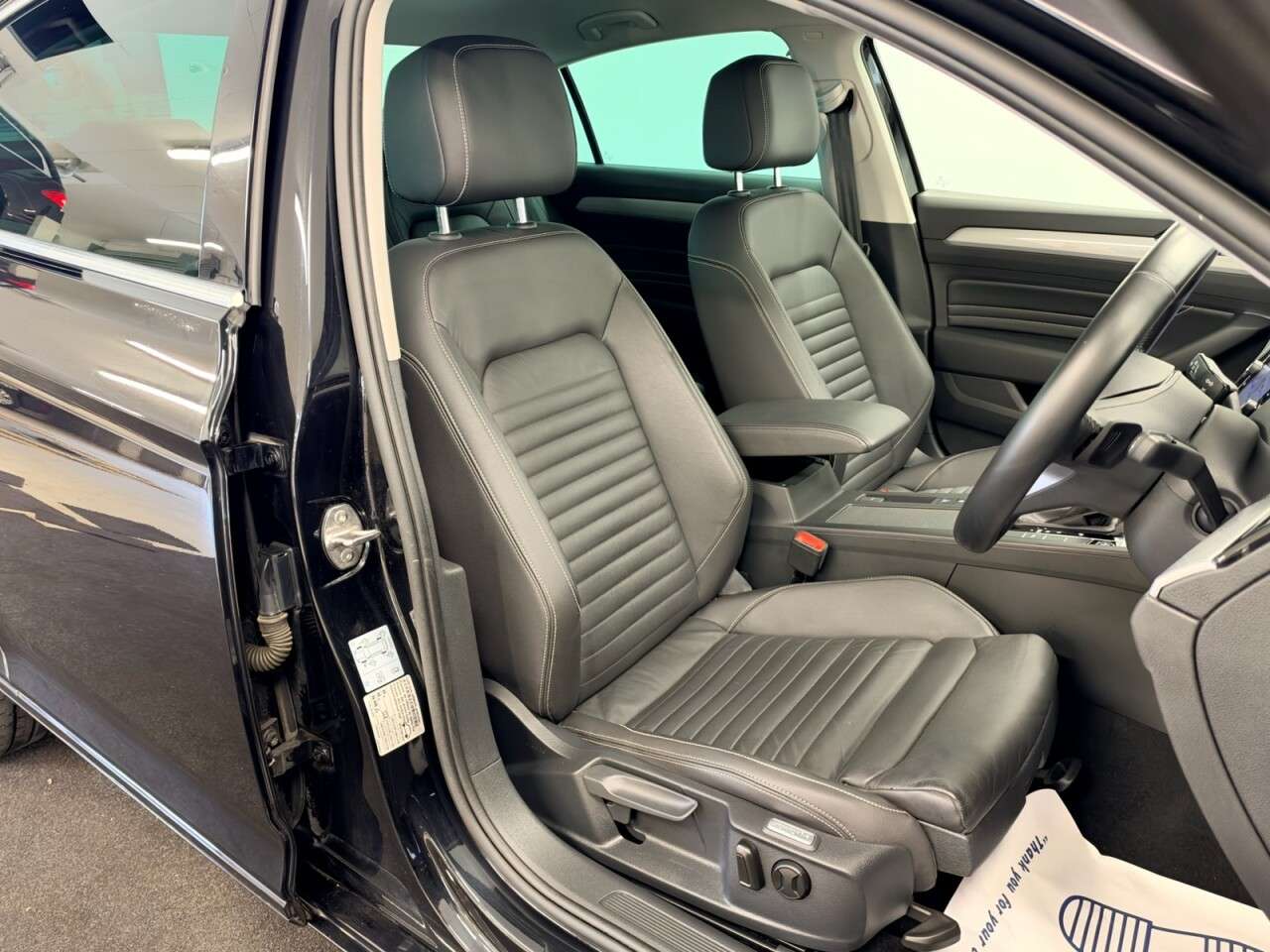 A 2020 VOLKSWAGEN PASSAT 1.6 TDI SE-L SALOON DSG AUTO 120 BHP + SAT NAV + HEATED LEATHER SIX MONTH W A 2020 VOLKSWAGEN PASSAT 1.6 TDI SE-L SALOON DSG AUTO 120 BHP + SAT NAV + HEATED LEATHER SIX MONTH W