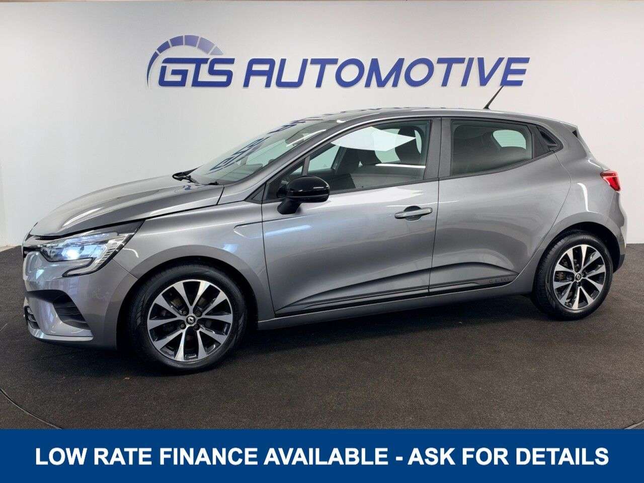 A 2023 RENAULT CLIO 1.0 TCe EVOLUTION FIVE DOOR 90 BHP + SAT NAV + PARKING SENSORS - OCTOBER 20 A 2023 RENAULT CLIO 1.0 TCe EVOLUTION FIVE DOOR 90 BHP + SAT NAV + PARKING SENSORS - OCTOBER 20