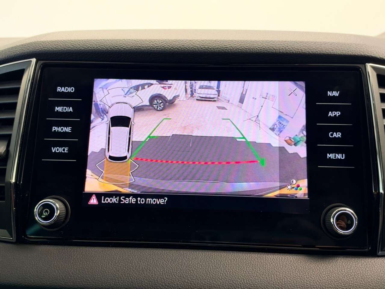 A 2021 SKODA KAROQ 2.0 TDI SE L NAVIGATION 150 BHP + SAT NAV + REAR CAMERA + HEATED SEATS - NO A 2021 SKODA KAROQ 2.0 TDI SE L NAVIGATION 150 BHP + SAT NAV + REAR CAMERA + HEATED SEATS - NO